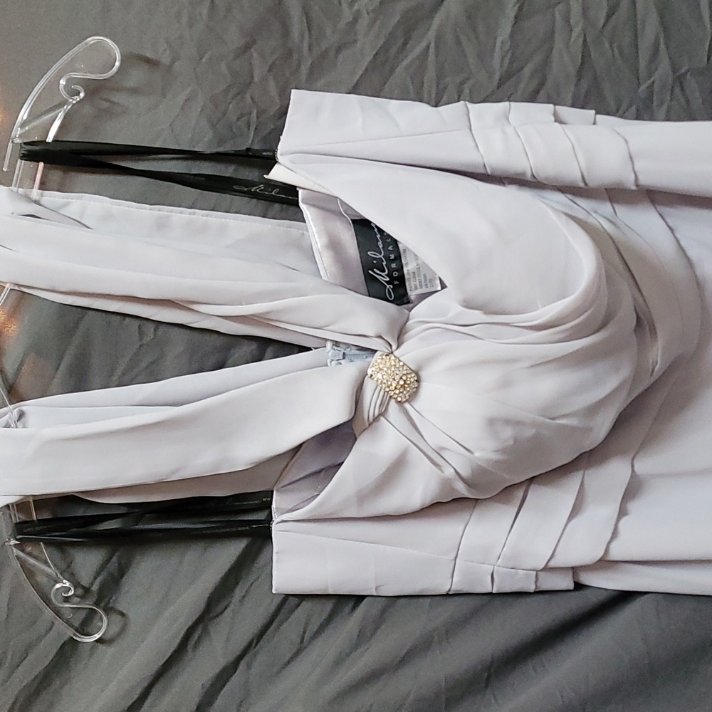Dress - Picture 2 of 8